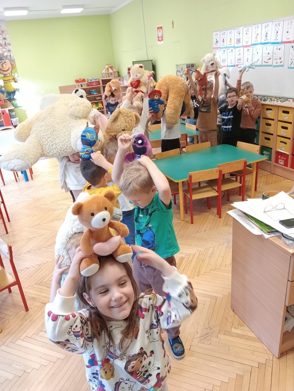 Dzieci z misiami