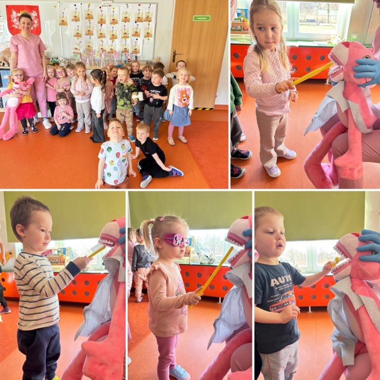 dzieci myjące zęby maskotce