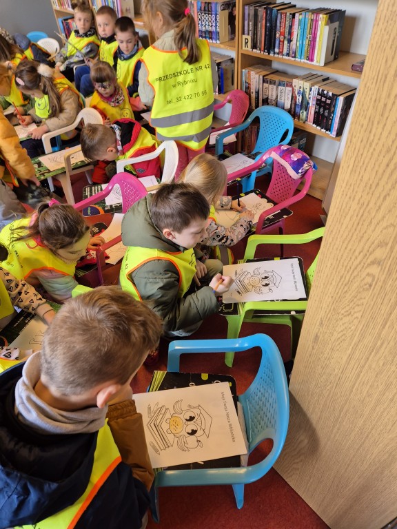 Dzieci w bibliotece