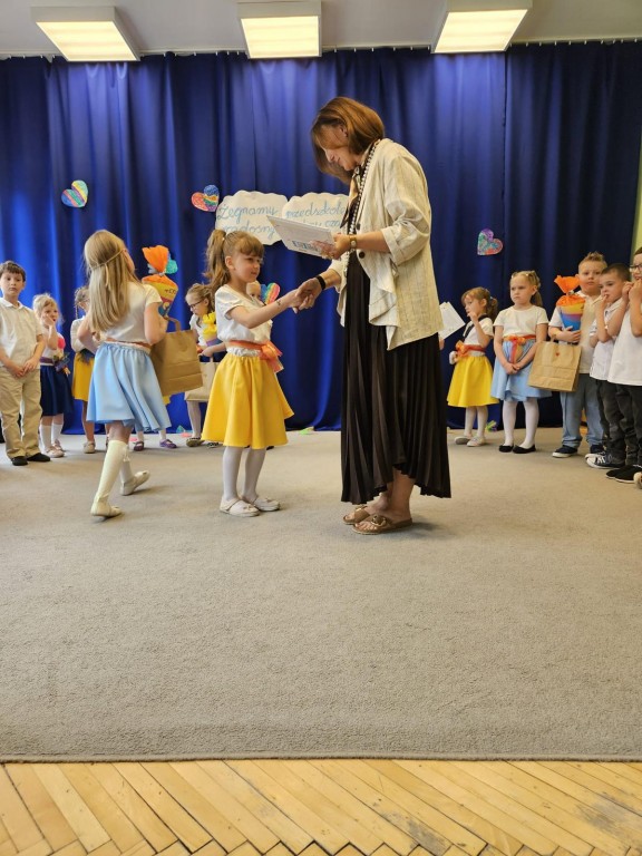 Wręczenie dyplomów w przedszkolu