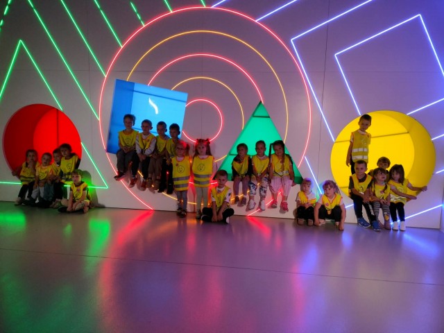 zdjęcie grupowe w funzeum